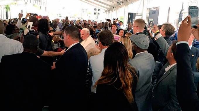 Papa afirma aos sem-teto o Filho de Deus sabe o que é começar a vida sem uma casa