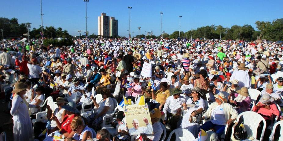 Papa elogia esforço e sacrifício