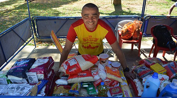 Ultramaratonista realiza 24 horas de corrida em prol de Comunidade defensora da vida