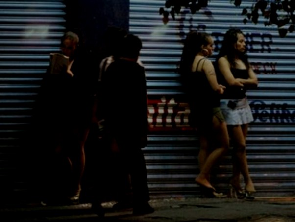 exploração de crianças e mulheres de rua