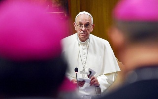 Porta voz do Vaticano condena manobras que procuram condicionar trabalhos