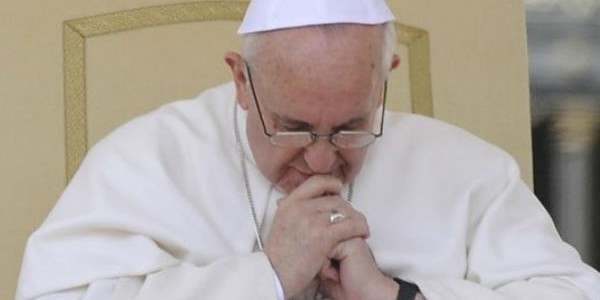 papa_Francisco_reza-600×300