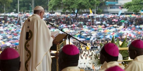 saude-da-sociedade-depende-do-bem-estar-da-familia-afirma-papa2