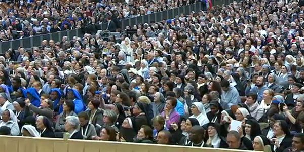 em-encontro-com-consagrados-papa-pede-proximidade-e-esperanca