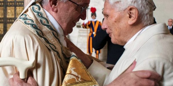 papa Francisco e Bento XVI