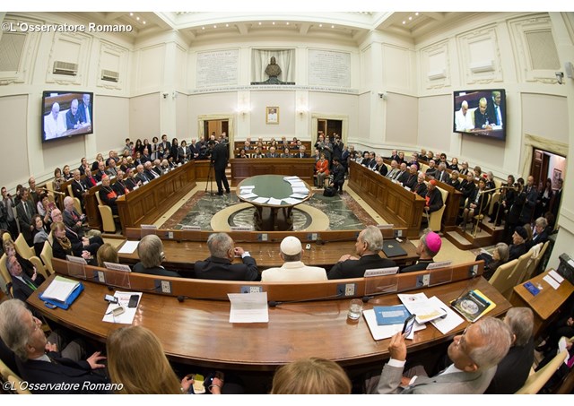 jovens no vaticano