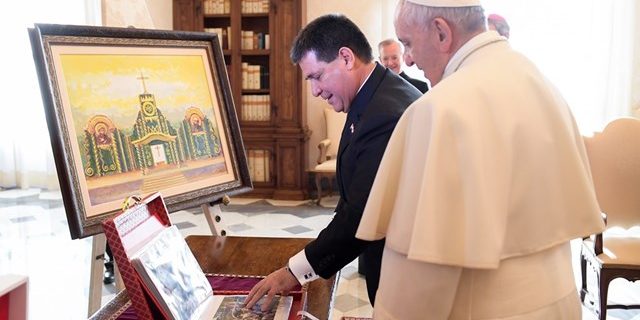 Papa e presidente do Paraguai