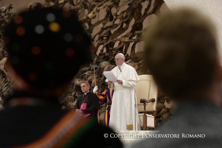 Papa fala da economia