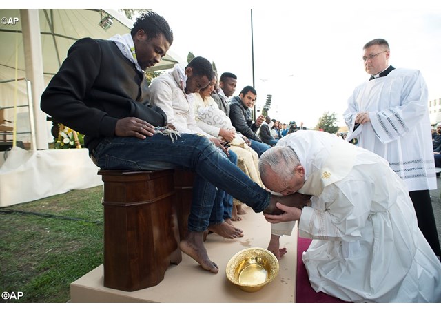 Papa na missa de lava pés