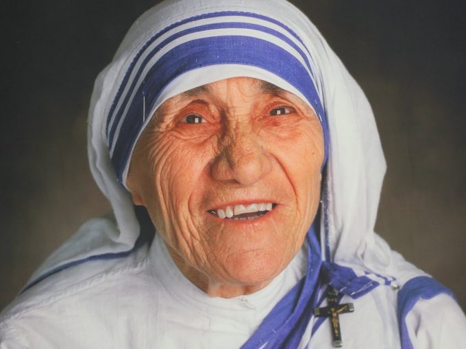 formacao_conheca-caracteristicas-de-santa-teresa-de-calcuta-1600×1200