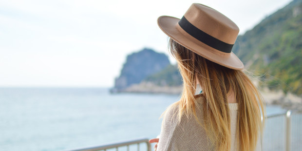 web3-sea-woman-hat-blonde-behind-pete-bellis-unsplash
