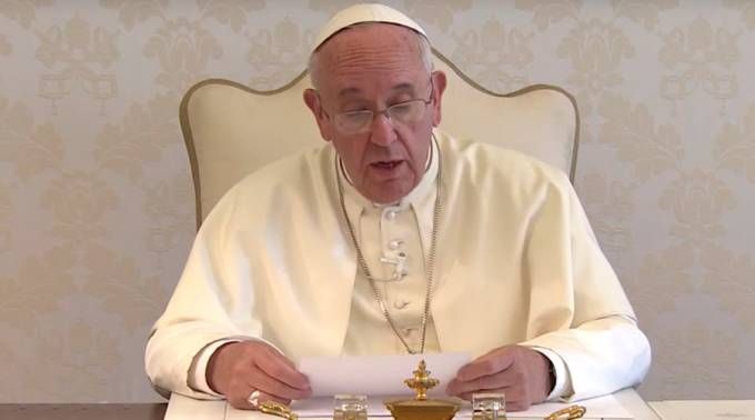 FranciscoLeyendo_YoutubeCentroTelevisivoVaticanoCapturaVideo_040115