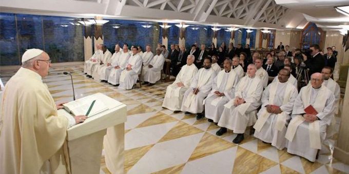 PapaFranciscoMisaSantaMarta_LOR_13112017