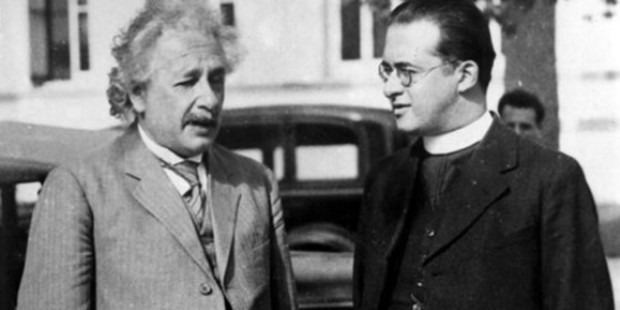 albert-einstein-e-padre-geoges-lemac3aetre-juntos-na-califc3b3rnia-em-1933-domc3adnio-pc3bablico