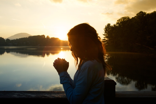 woman-praying-profile
