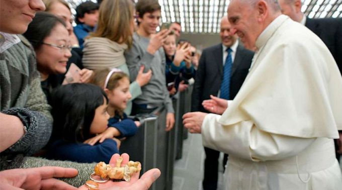 PapaFranciscoFamilias_LOR_21122017