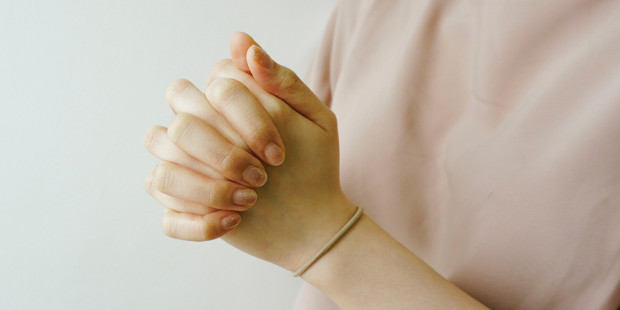web3-prayer-woman-hands-faith-ruben-hutabarat-unsplash-cc0