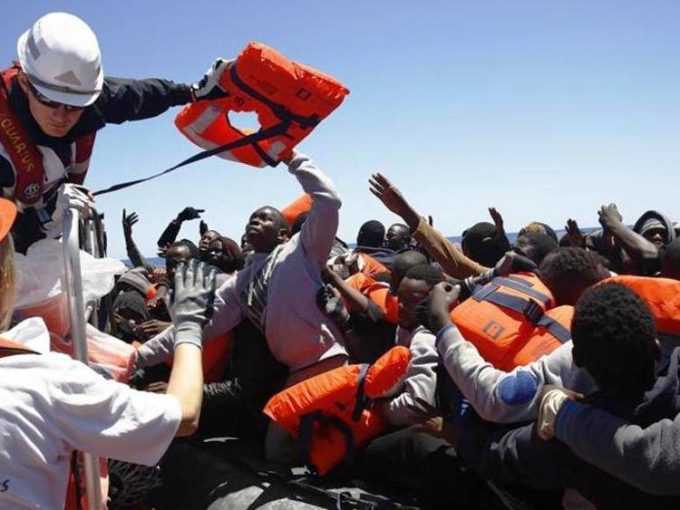 migrantes_mar_ajuda