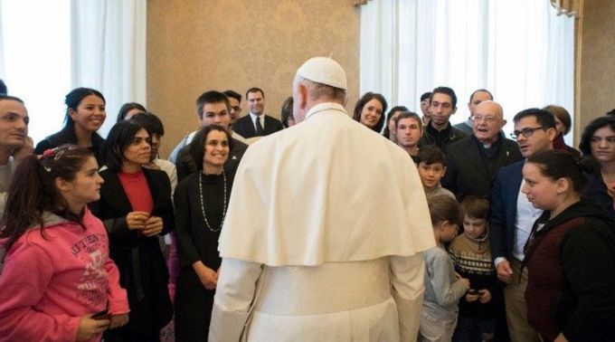 PapaFrancisco_huerfanosRumania_VaticanMedia_19022018