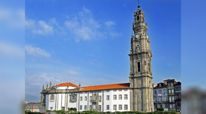 TorredosClerigos_-_WikimediaDominioPublico