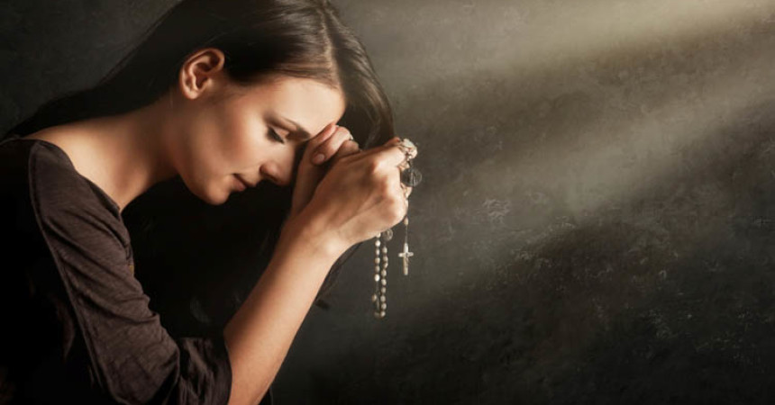 woman-praying-860x450_c