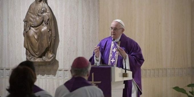 PapaSantaMarta22marzo18