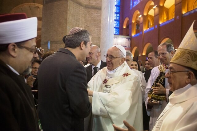 Papa_sauda_membros_de_outras_denominacoes_religiosas