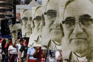 carteles-de-arnulfo-romero_1-300×200