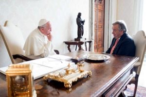 papa_francisco_antonio_guterres_20131208_gf-300×200