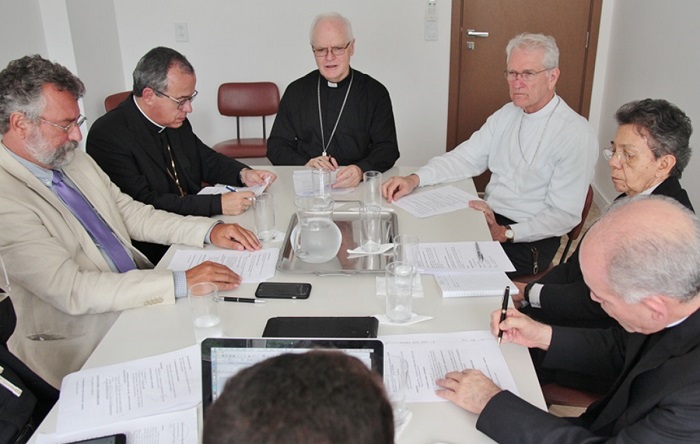 reuniao-comissao-brasil-santa-se-1200x762_c