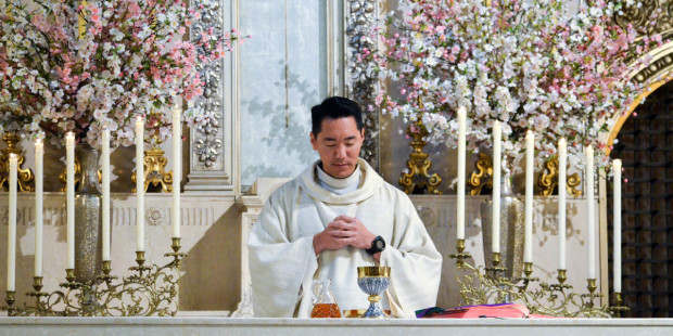 web3-eucharistic-prayer-mass-jen-vazquez-cc-by-nd-2-0