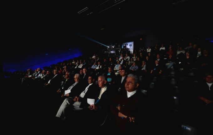 Bispos_assistem_pre_estreia_de_Paulo-1200x762_c
