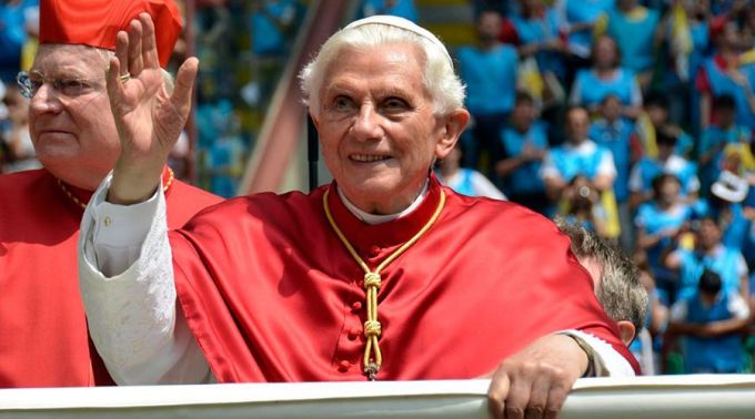 BenedictoXVI_WorldMeetingOfFamilies2012ACIPrensa_270515