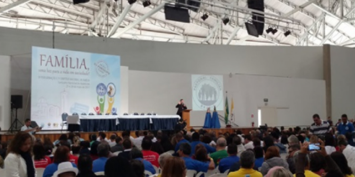 Simpósio-e-Peregrinação-Familia-A12–e1527244230981-1200x762_c