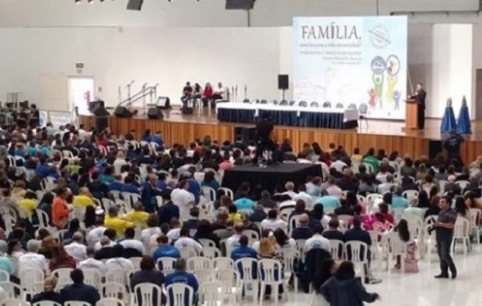 simposio.familia-e1526475350777-1200x762_c