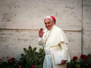 321sinodo_papa_cumprimento_news_va-300×225