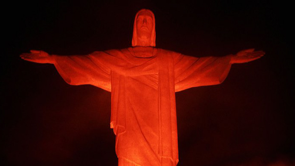 cristo-redentor-vermelho-arqui-rj