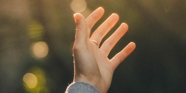 web3-prayer-faith-advice-dev-222588-unsplash