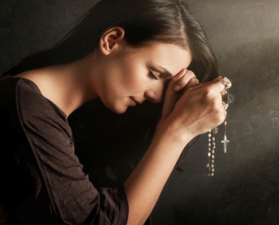 woman-praying-860x450_c