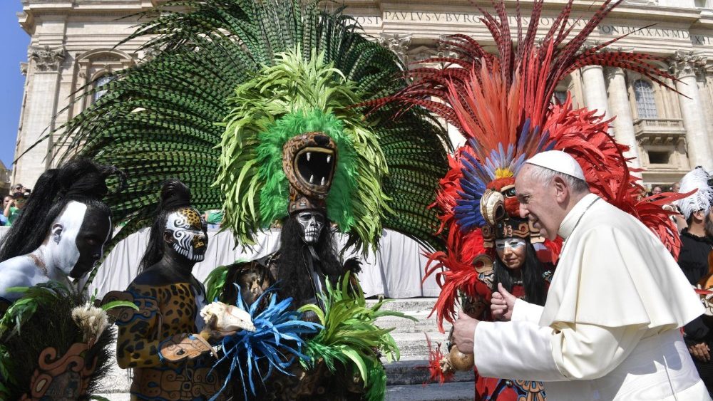 Papa e Grupo folclórico