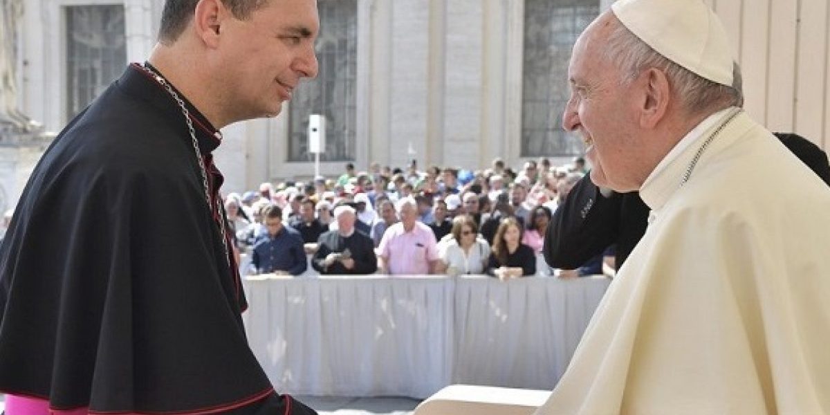 bisponovo-Papa2-1200x762_c