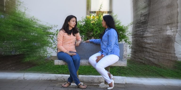 formacao_dificuldade-de-ouvir-o-outro-em-meio-a-rotina-acelerada-768×576