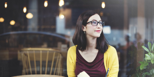 web-woman-coffee-lonely-reading-de-rawpixel-com-shutterstock