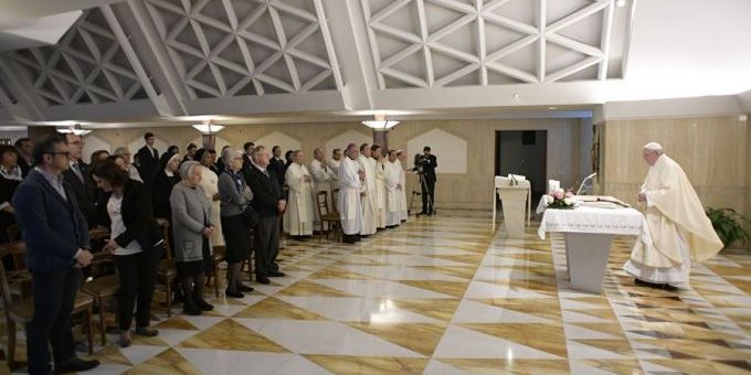 PapaFranciscoMisaSantaMarta_VaticanMedia_02102018