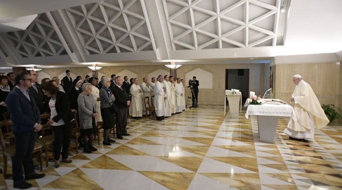 PapaFranciscoMisaSantaMarta_VaticanMedia_02102018