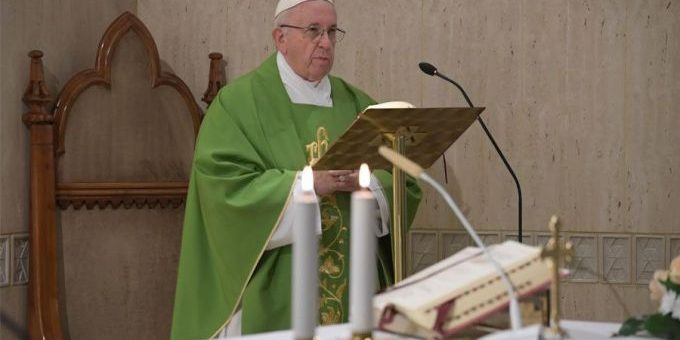 PapaFranciscoMisaSantaMarta_VaticanMedia_26102018