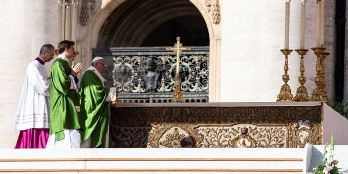 PapaFranciscoSanPedroMisaAperturaSinodo_DanielIbanezACI_03102018