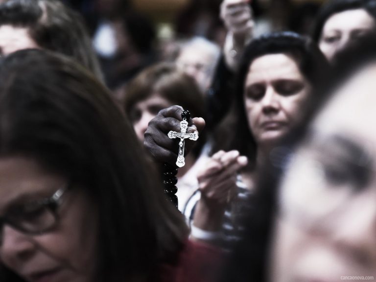 formacao_1600x1200-quais-sao-os-tracos-que-os-santos-dos-nossos-dias-trazem-768×576