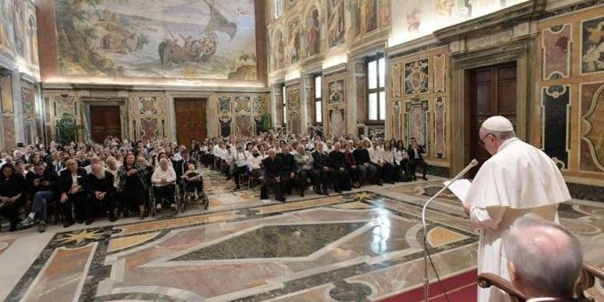 PapaFranciscoAlunni_VaticanMedia_10112018