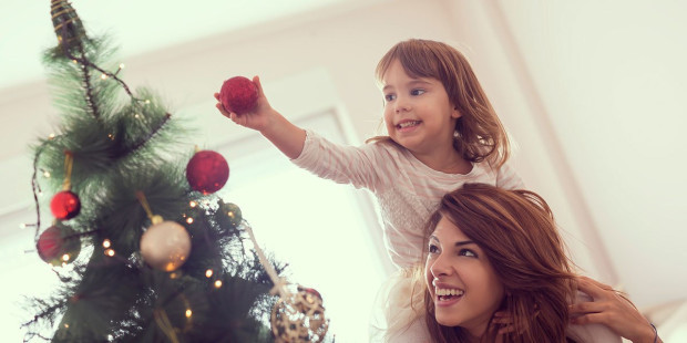 web3-christmas-catholic-preparations-advient-family-shutterstock_516709939-impact-photography-ai